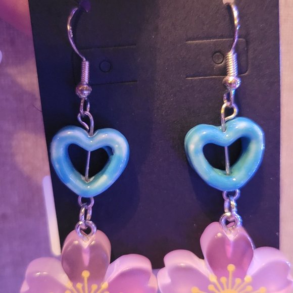 Flower Resin earrings light purple color - Picture 3 of 4